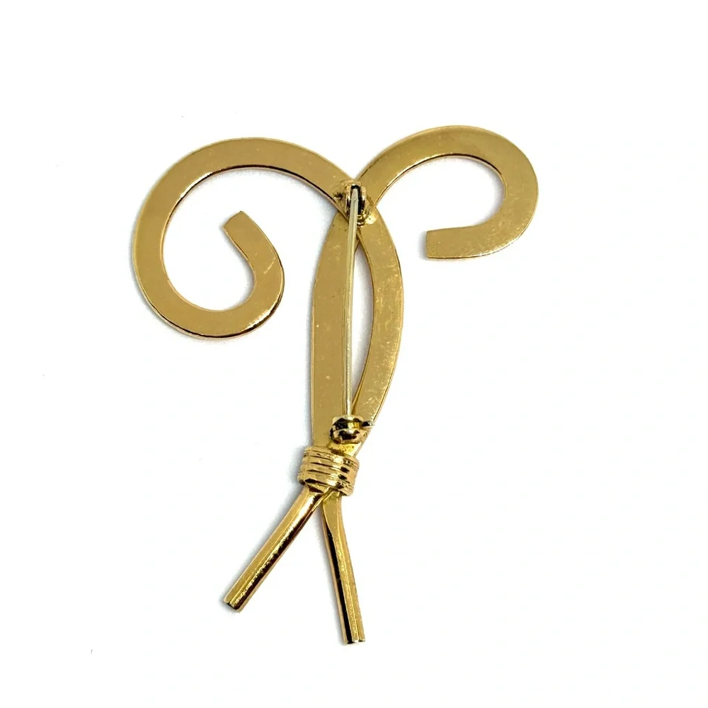 Gold Metal‎ Brooch